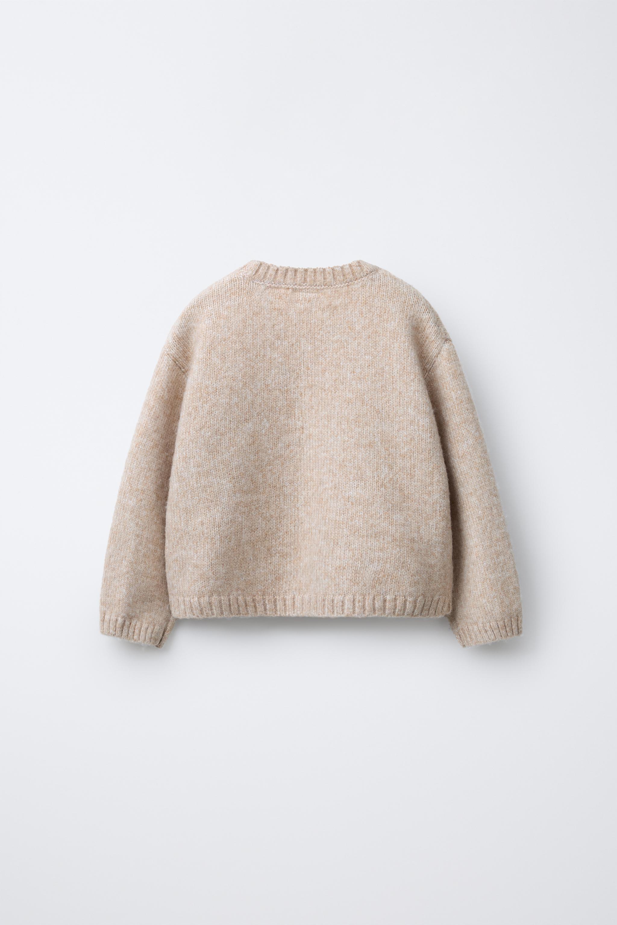 PULL EN MAILLE BRODÉ AVEC LAINE